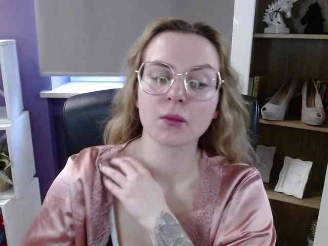 Soft-Zoey webcam