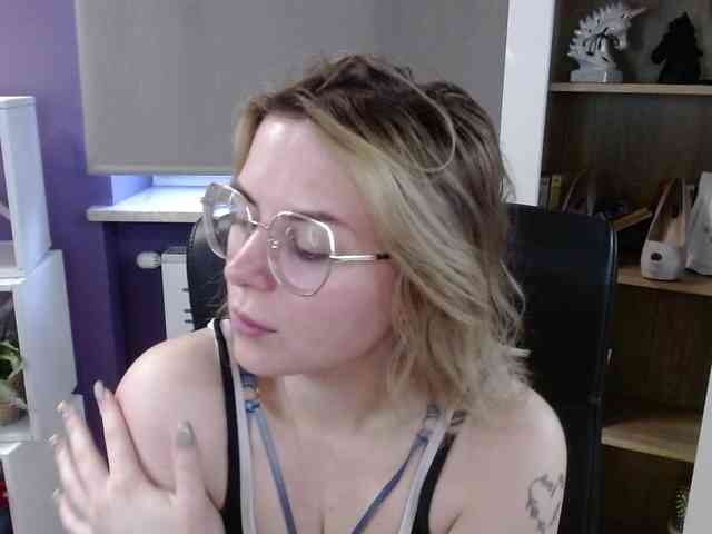 Soft-Zoey webcam