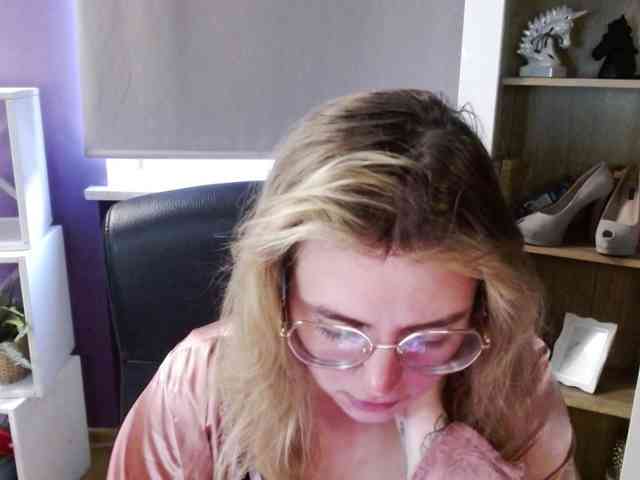 Soft-Zoey webcam