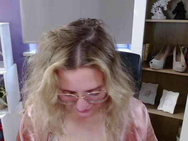 Soft-Zoey webcam