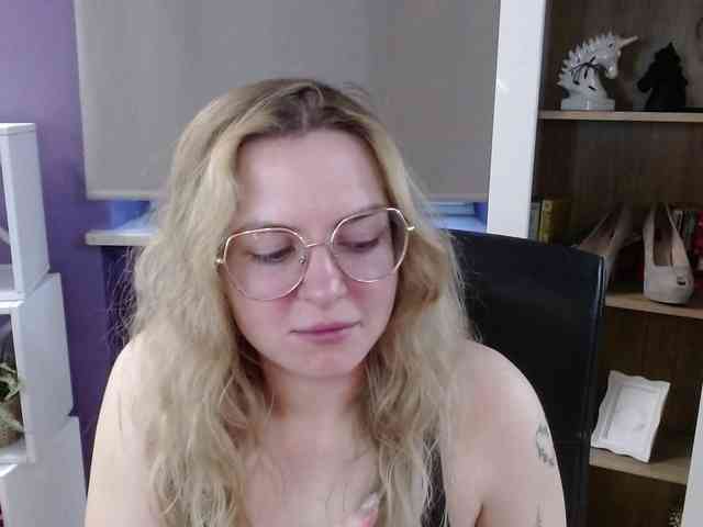 Soft-Zoey webcam