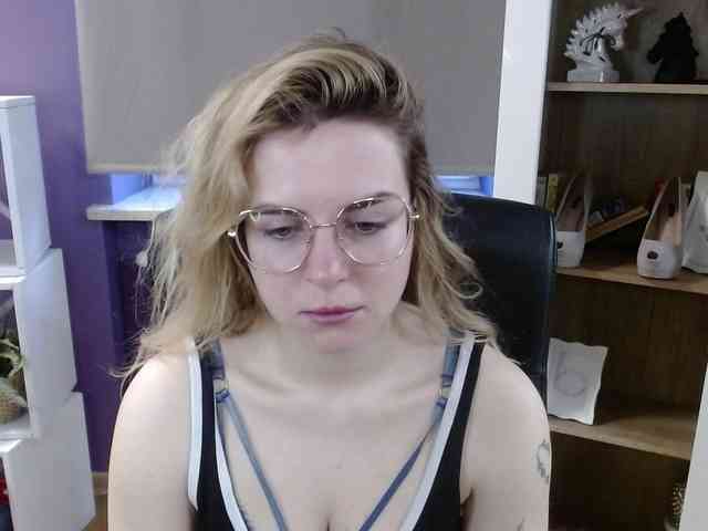Soft-Zoey webcam