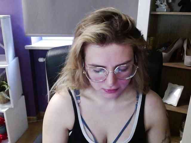 Soft-Zoey webcam