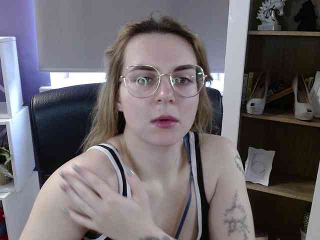 Soft-Zoey webcam