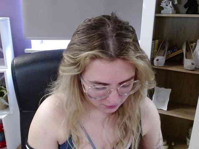 Soft-Zoey webcam