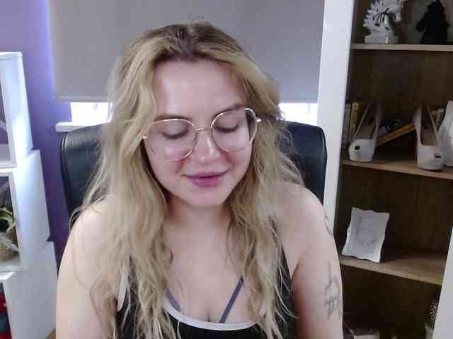 Soft-Zoey webcam