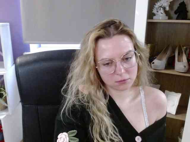 Soft-Zoey webcam