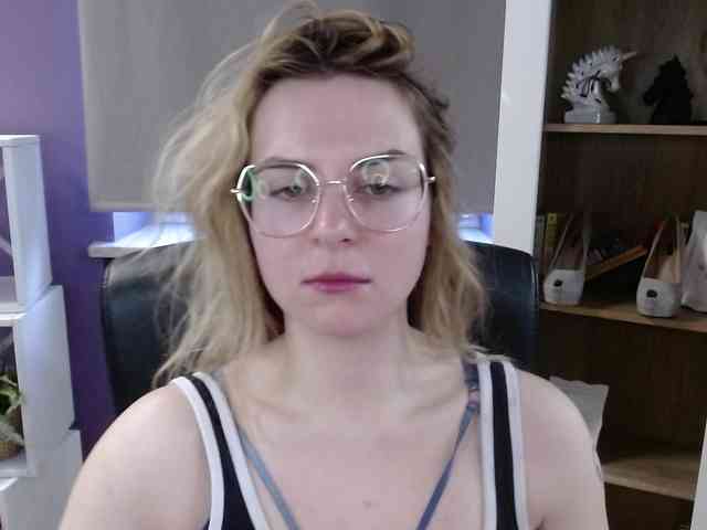 Soft-Zoey webcam
