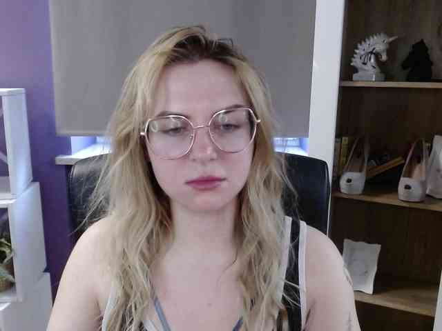 Soft-Zoey webcam