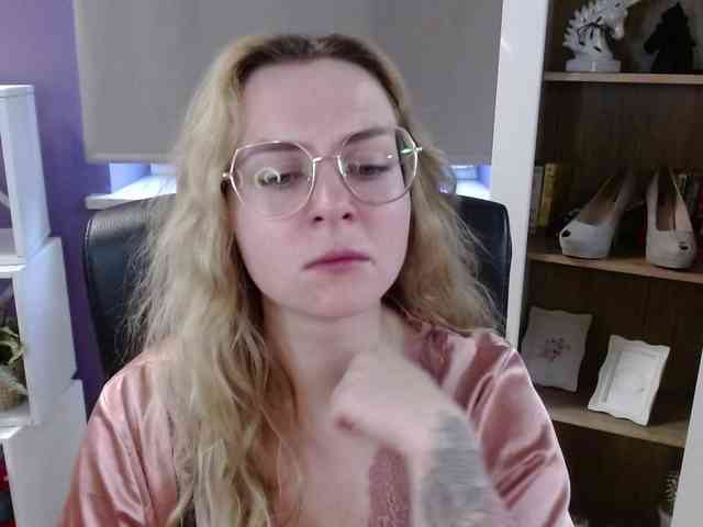 Soft-Zoey webcam