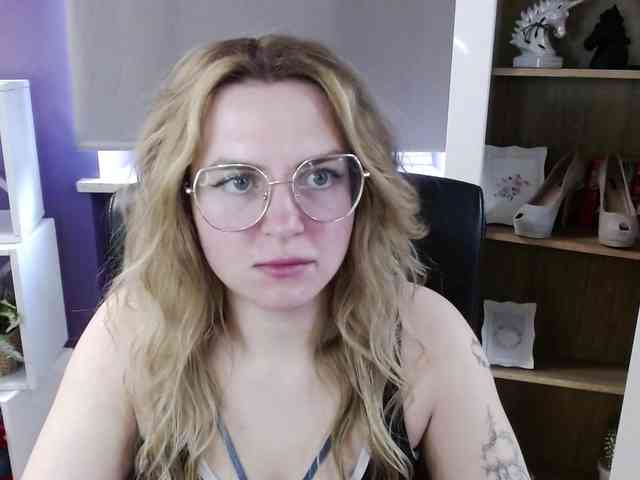 Soft-Zoey webcam