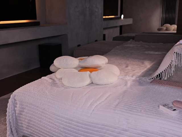 AlexisGrays live cam