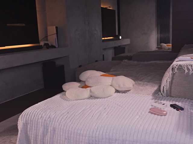 AlexisGrays live cam on BongaCams