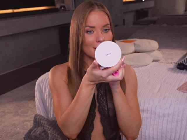 AlexisGrays webcam