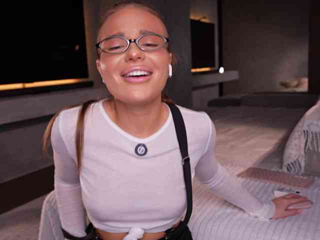 AlexisGrays webcam