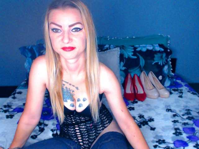 hotdirtyalice live cam on BongaCams