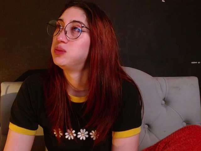 Red-moonn live webcam show