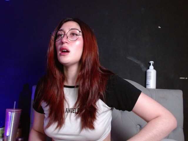Red-moonn live cam on BongaCams