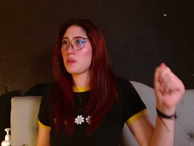 Red-moonn live webcam show