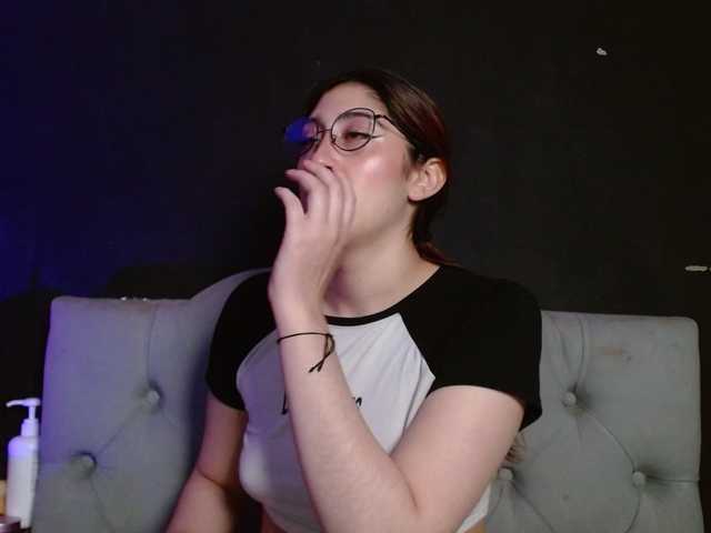 Red-moonn live cam on BongaCams