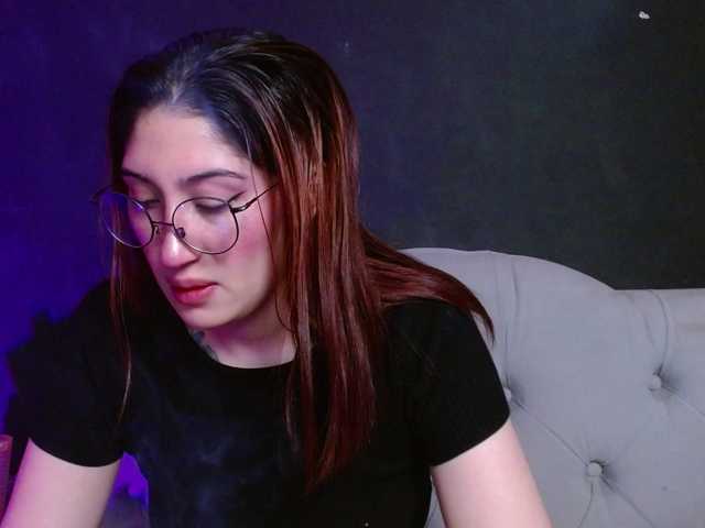 Red-moonn live webcam show