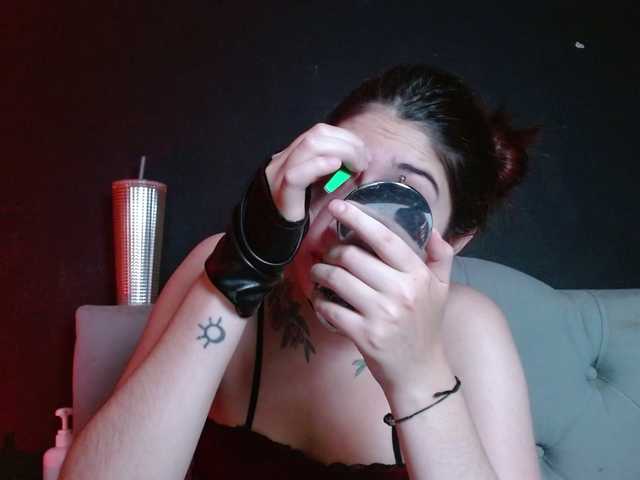 Red-moonn live cam on BongaCams