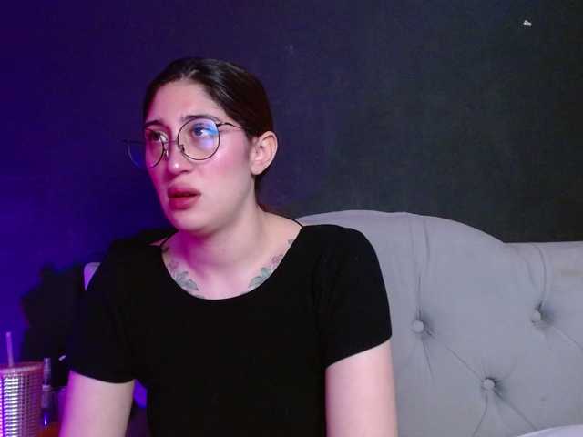 Red-moonn live webcam show
