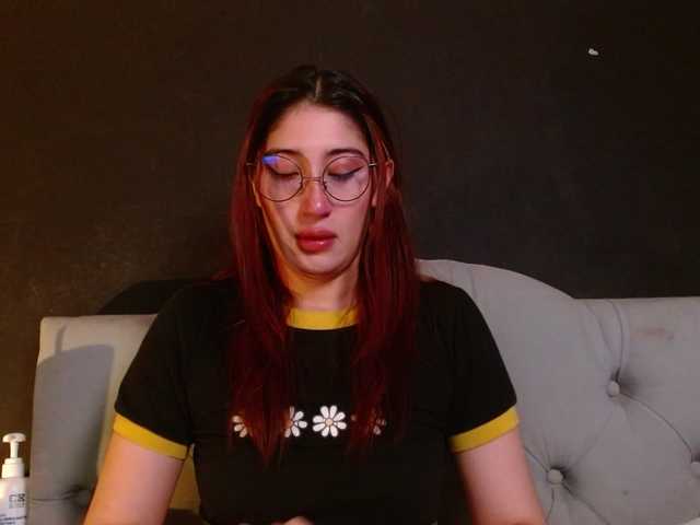 Red-moonn live webcam show