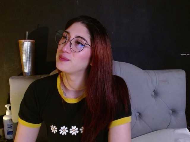 Red-moonn live webcam show