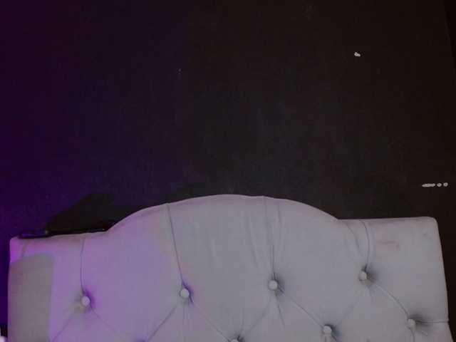 Red-moonn live webcam show