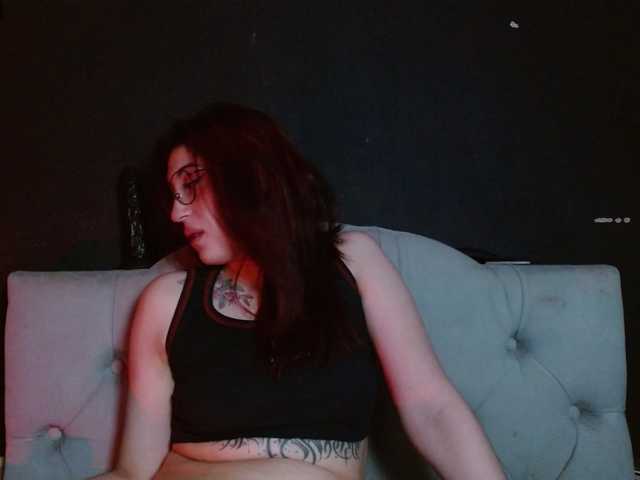 Red-moonn live cam on BongaCams