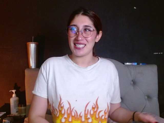 Red-moonn live cam on BongaCams