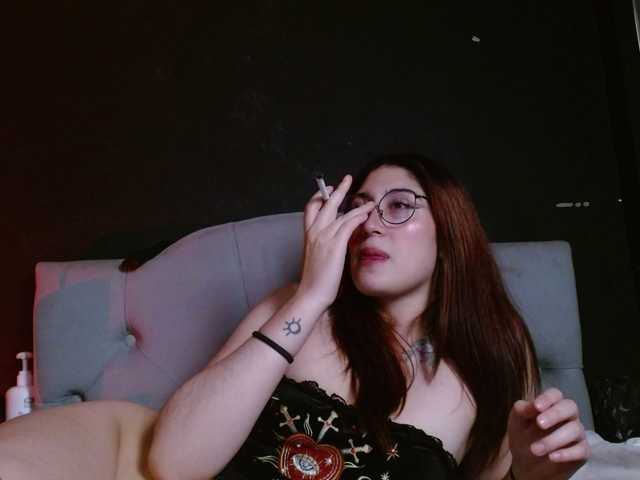 Red-moonn live cam on BongaCams