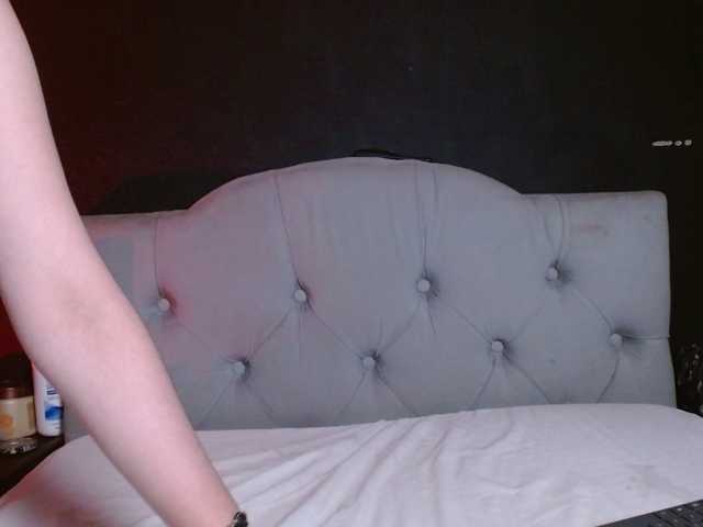 Red-moonn live webcam show