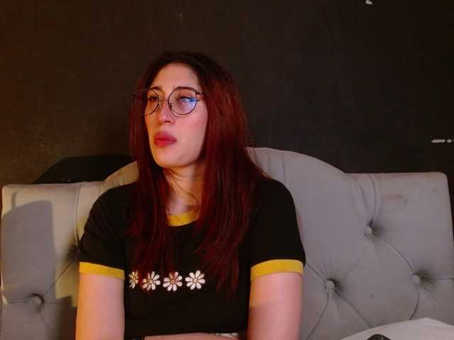 Red-moonn live webcam show
