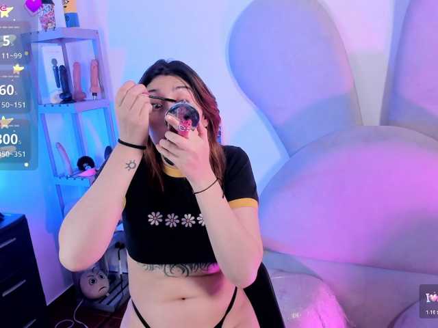 Red-moonn live cam preview