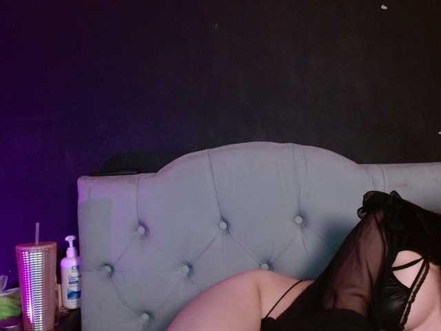 Red-moonn live webcam show