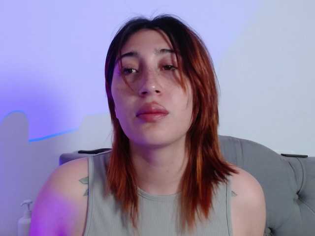 Red-moonn live cam preview