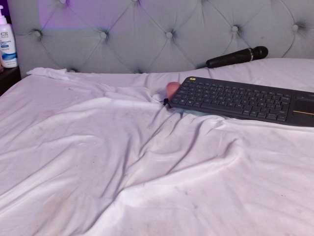 Red-moonn live webcam show