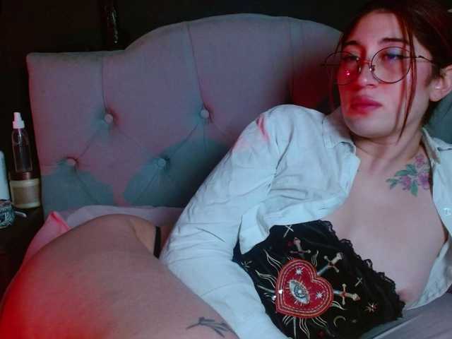 Red-moonn live cam on BongaCams