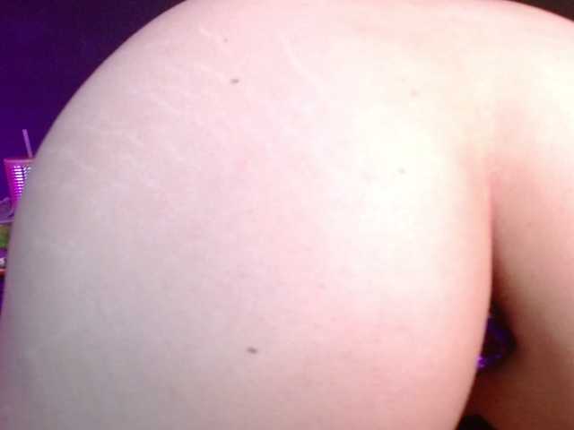 Red-moonn live webcam show
