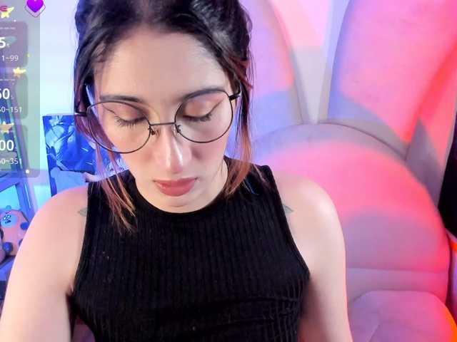 Red-moonn live cam preview