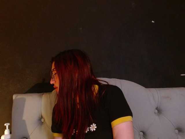 Red-moonn live webcam show