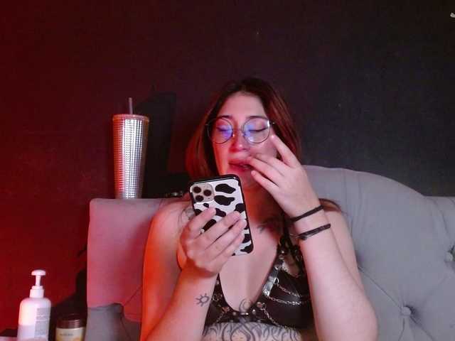 Red-moonn live cam on BongaCams