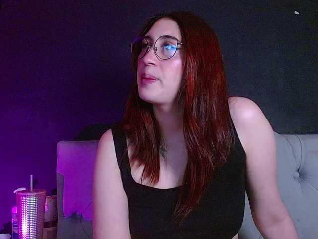 Red-moonn live cam
