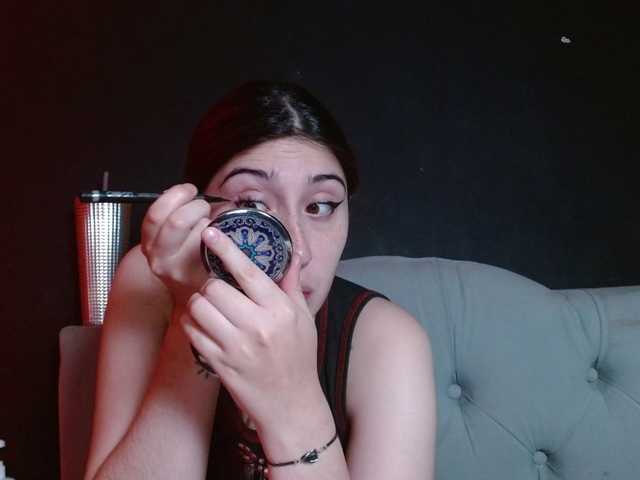 Red-moonn live cam on BongaCams