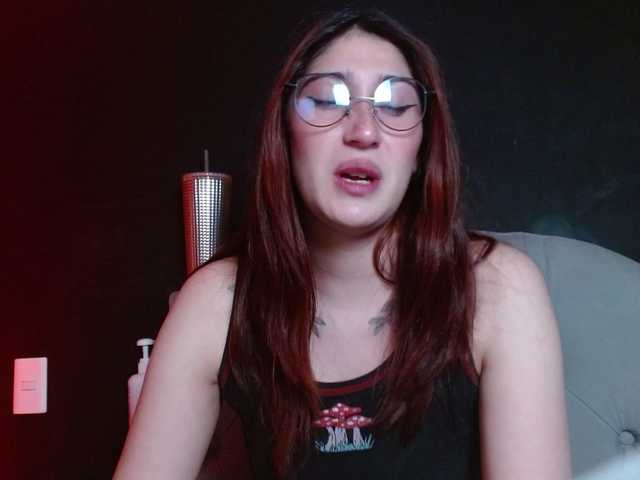 Red-moonn live cam on BongaCams