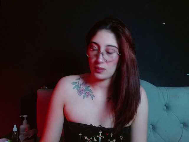 Red-moonn live cam on BongaCams