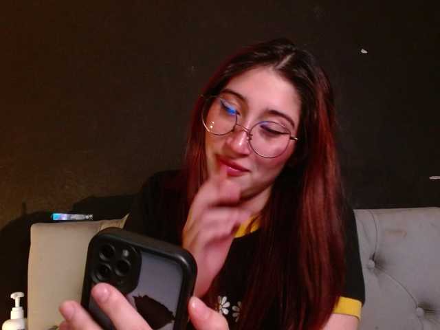Red-moonn live webcam show