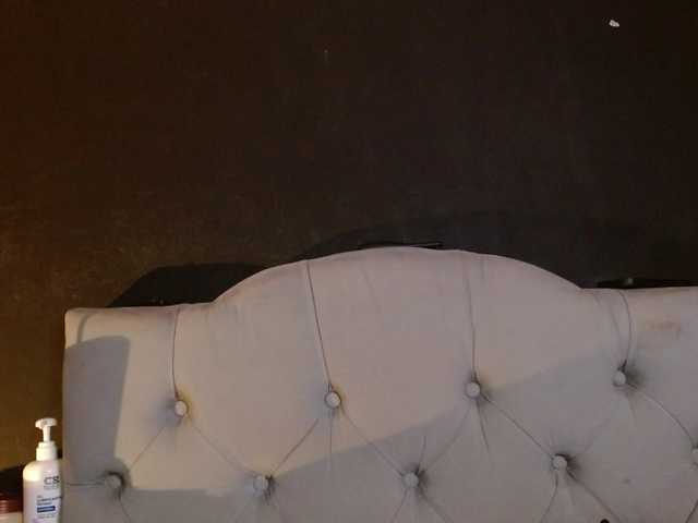 Red-moonn live webcam show